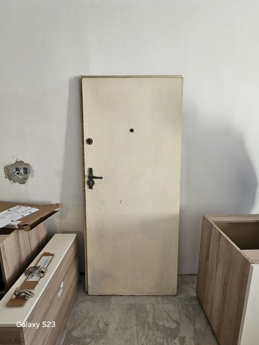 Входна врата с каса