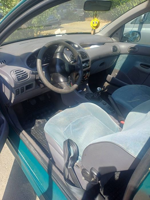 Peugeot 206 1999г бензин