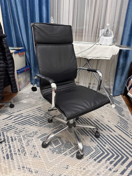 Офисное кресло кожаное