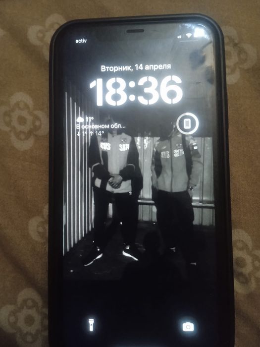 Продам айфон 11 папяит 64