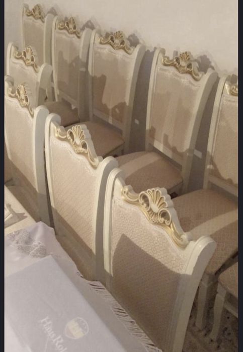 Стол и стулия продоётся