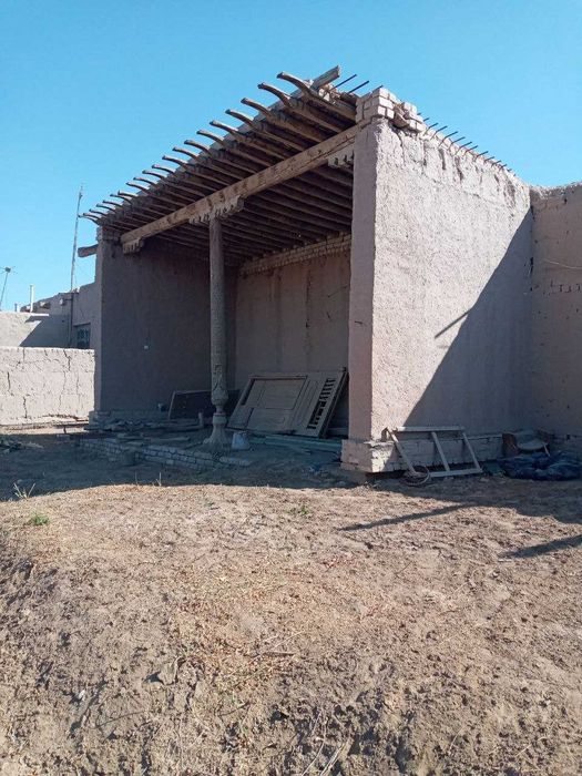 Hovli Sotiladi 1300 metr kvadrat