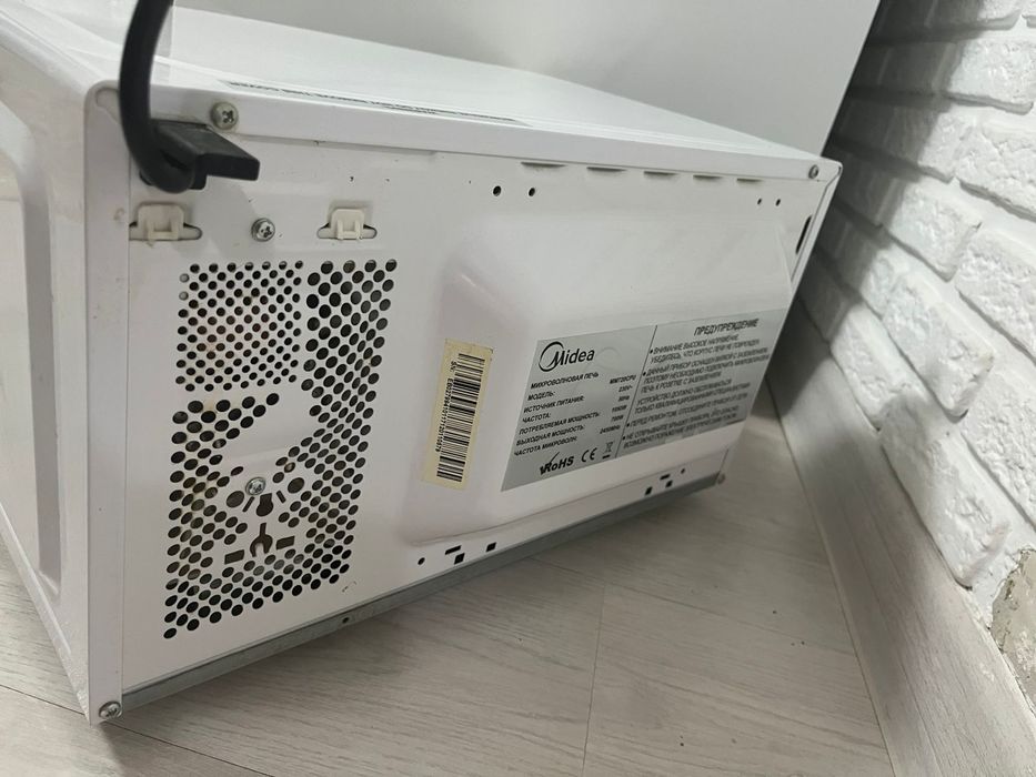 Микроволновка Midea