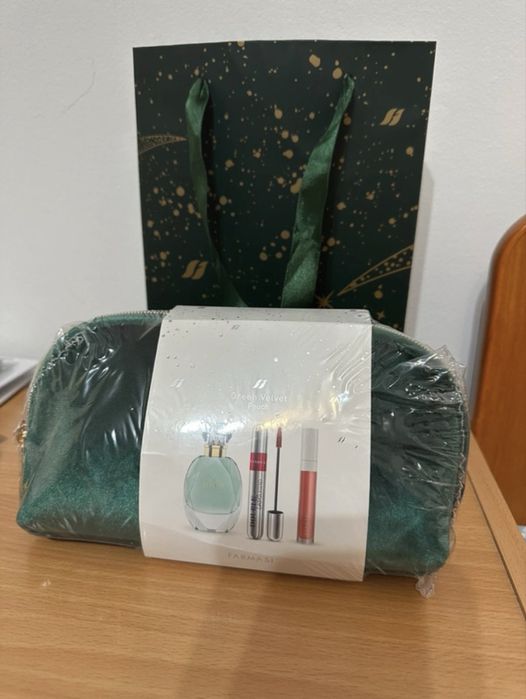 Farmasi Set compus din 4 piese