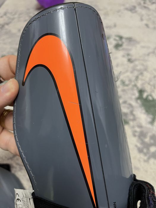 Apărători fotbal Nike Charge