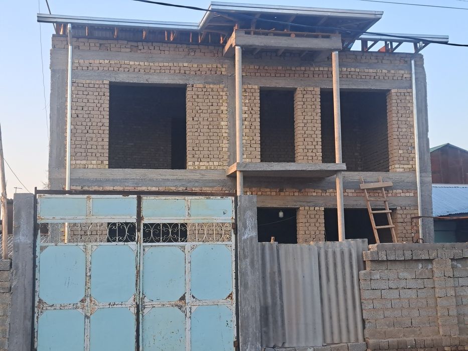 Уй сотилади келесда сантўрада