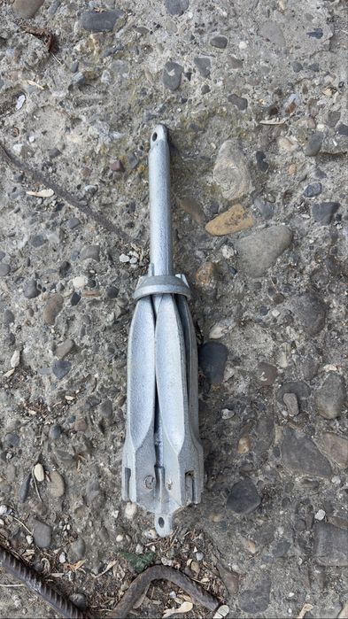 Ancoră pliabilă din oțel .