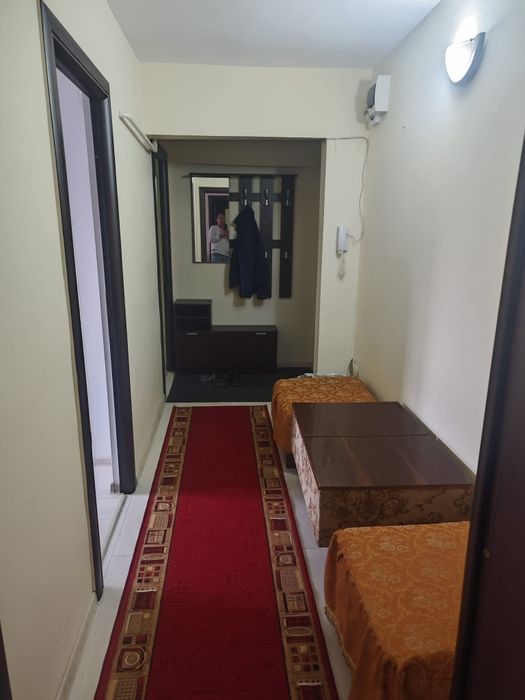 La închiriere,apartament cu trei camere