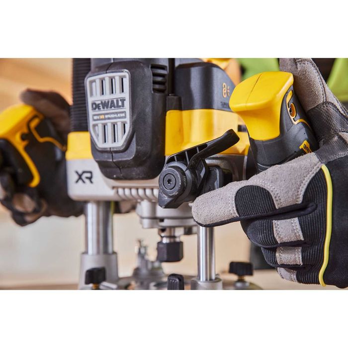 Оберфреза DeWALT DCW620NT, 18V, 8-12mm