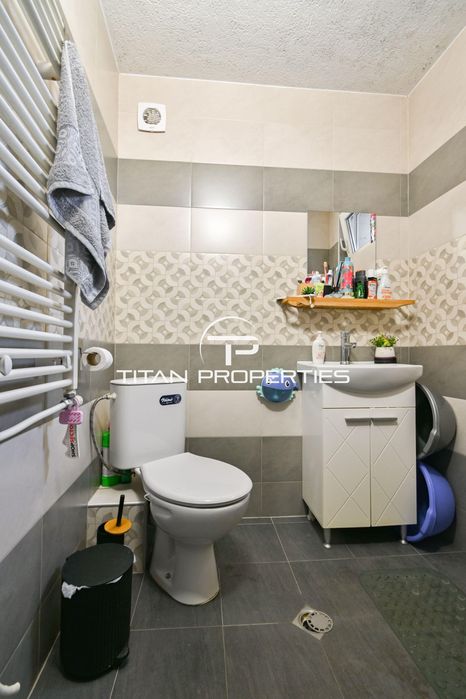 Двуетажна къща за продажба в кв. Овча купел
