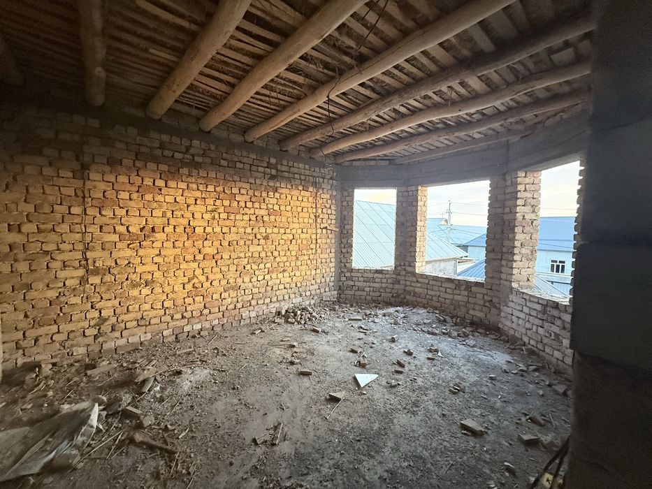 Uy sotiladi sirdaryo mirzabod 2014yil namunaviy uylar oxirida 2etaj