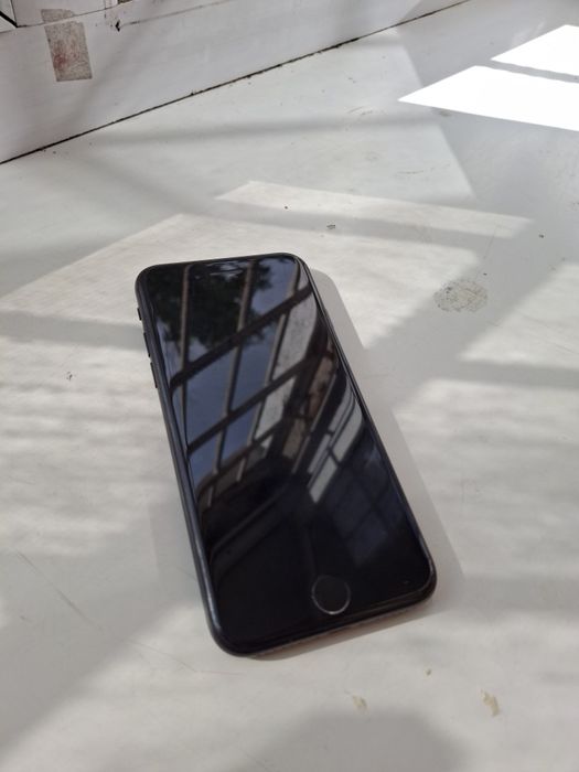 Айфон се 2020 идеал