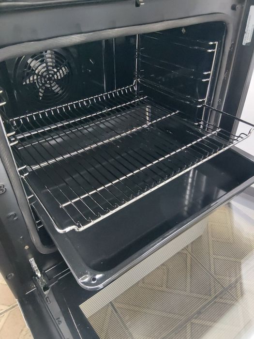 Свободно стояща печка с керамичен плот Gram с 2 години Гаранция!