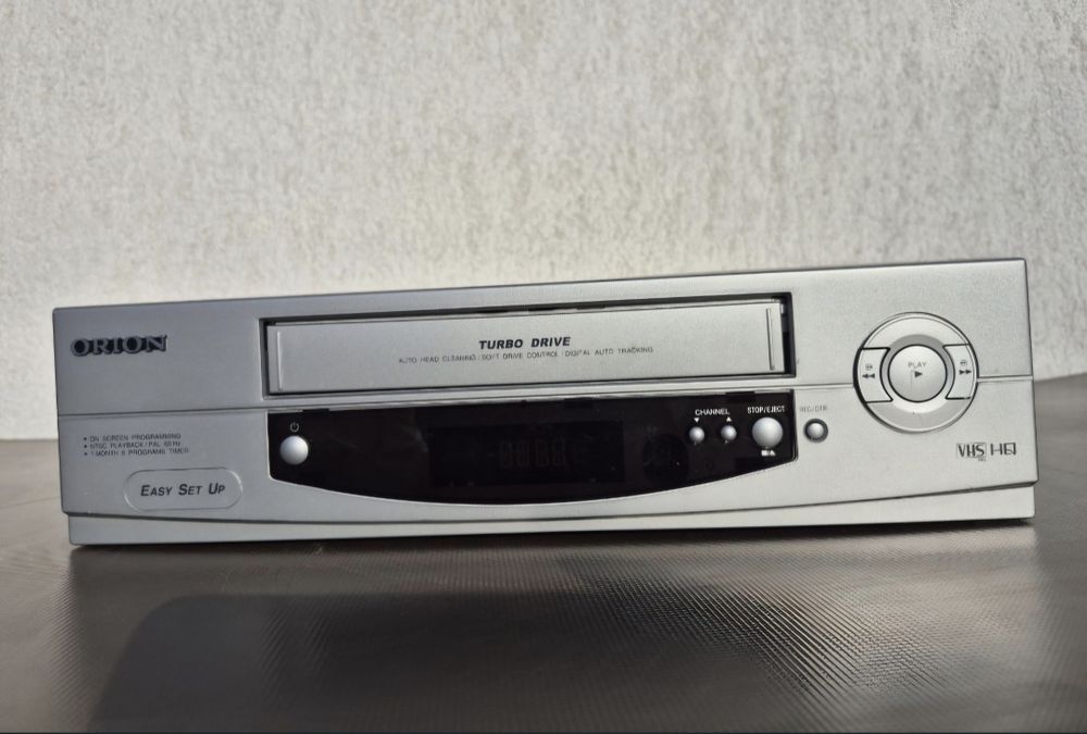 Vând  video recorder marca Orion model  VH-522-SI