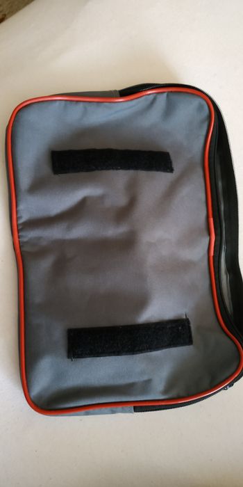 Калъф с цип и лепящи лепенки за закрепяне