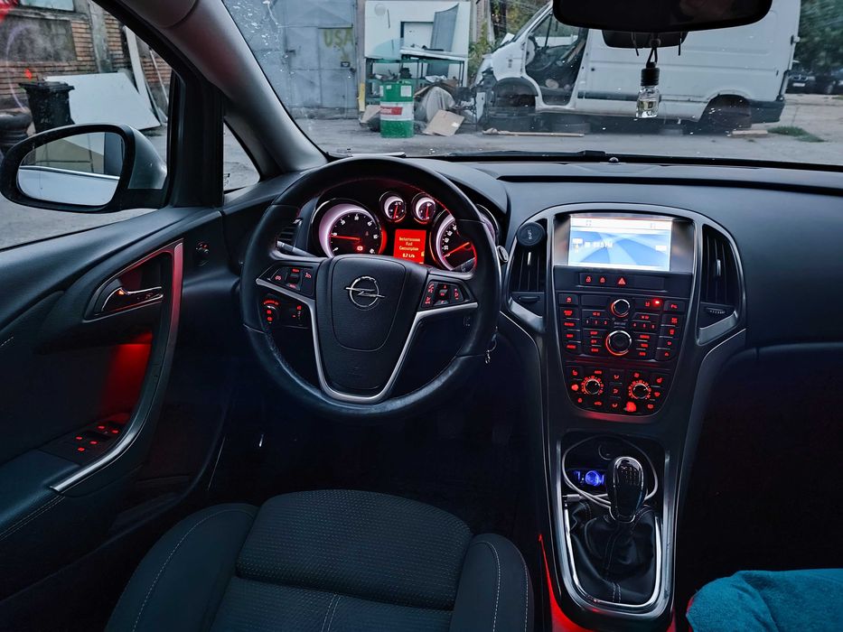 Astra J 2012 , dotari premium