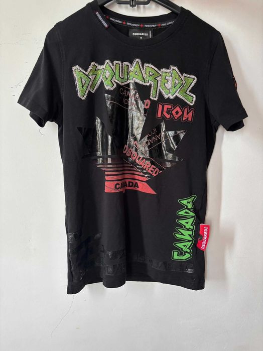 Vand tricou dsquared2 original doar cateva purtari marimes s are o stare foarte buna nu este deloc uzat