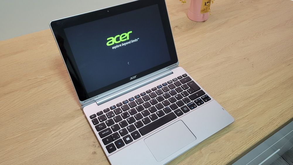 OFERTA DOAR SAPTAMANA ASTA ! 500 lei ! Laptop 2 in 1 Acer Aspire Swit