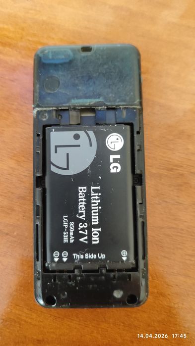 Продам кнопочный телефон Lg..