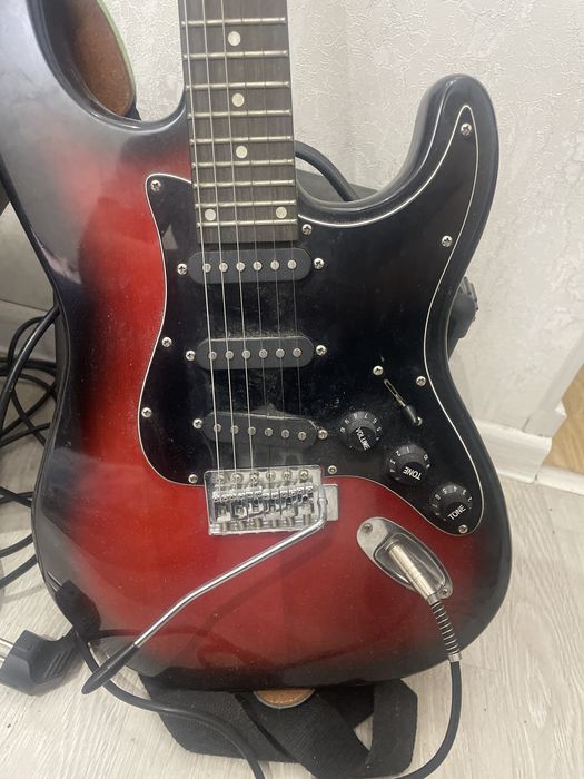 Гитара “Fender Stratocaster” в идеальном состоянии не оригинал