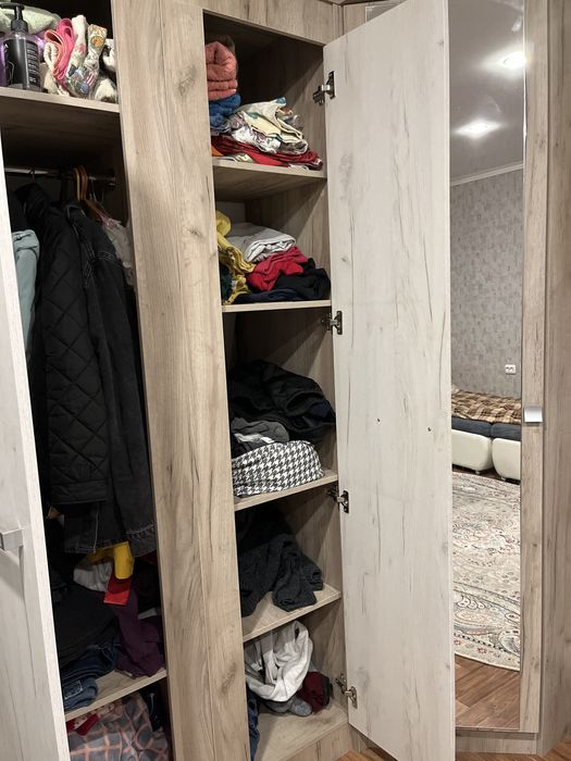 Шкаф с зеркалом б/у.