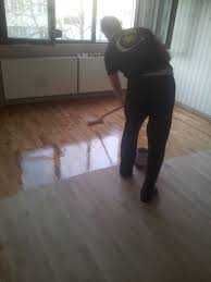 Raschetam,montam ,chituim ,lacuim parchet din lemn