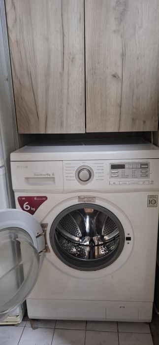 Продам машинку автомат LG