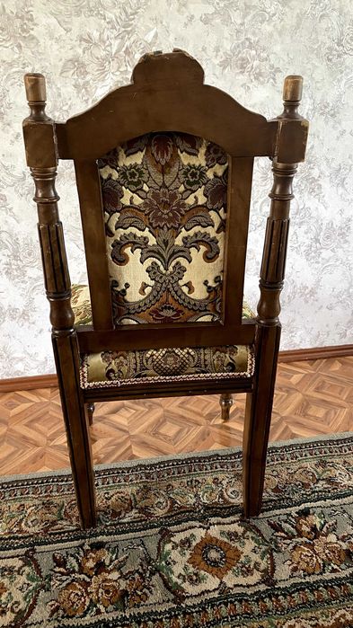 Стулья в зал из дерева