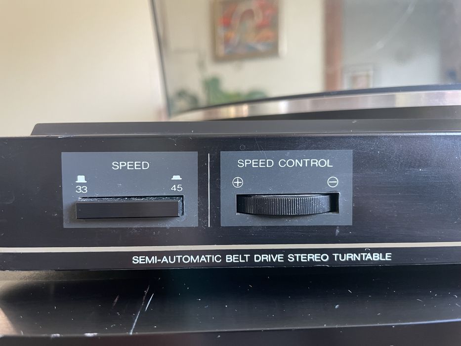 Грамофон Universum и усилвател Yamaha AX-396