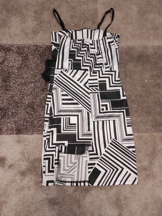 Рокля с панделка за повод