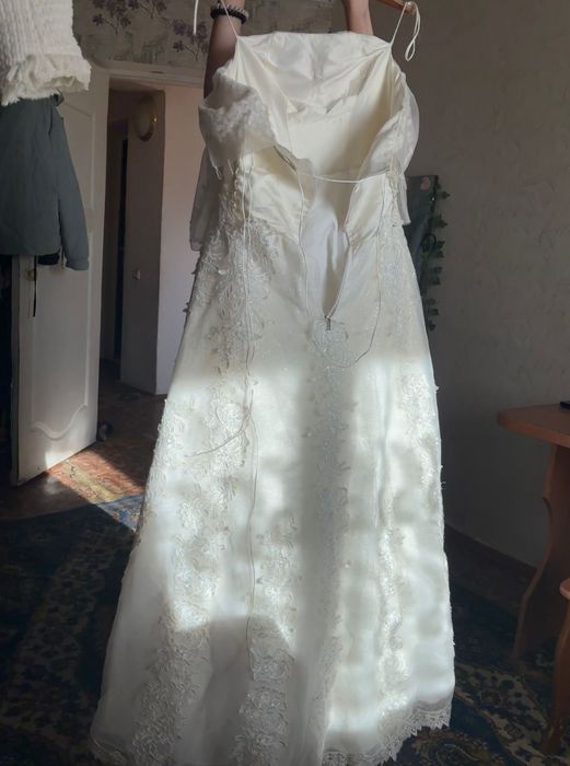 Платье белое красивое