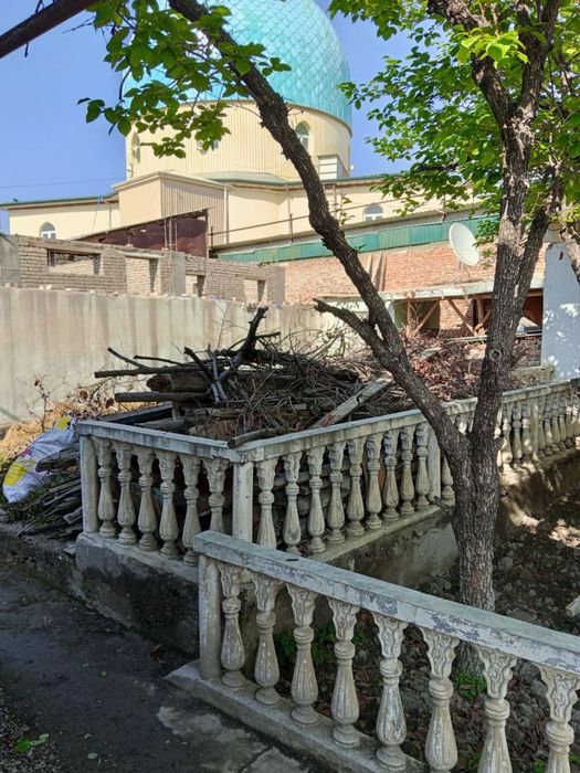 Фаргона шахарда Срочно ховли уй сотилади 5.5 сотихлик