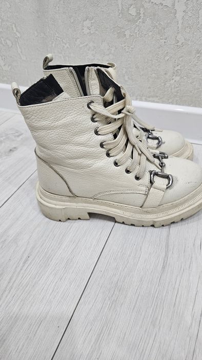 Срочно продам ботинки