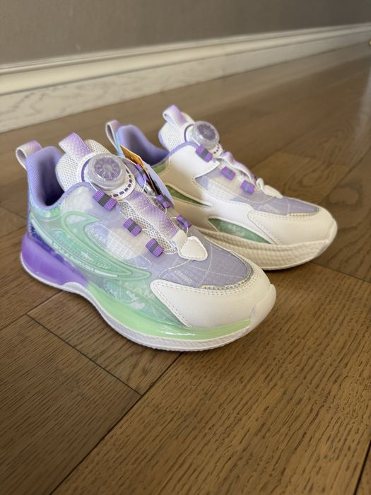 Кроссовки женские