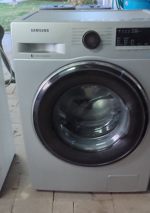 Продам срочно стиральную машину Самсунг объем 8 кг