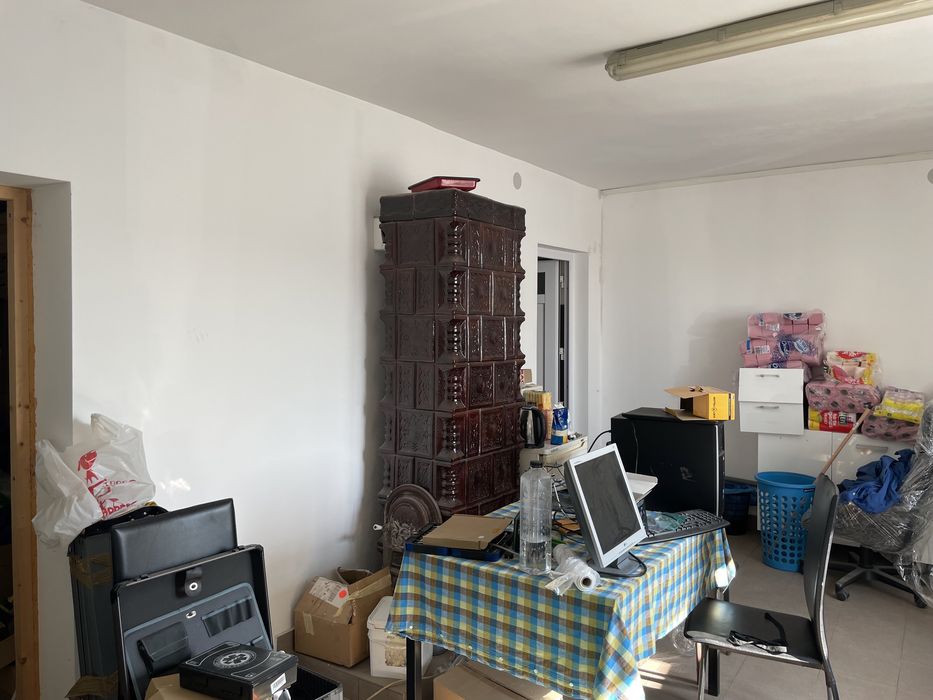 Spațiu industrial compus din platforma depozitare, hale si birouri