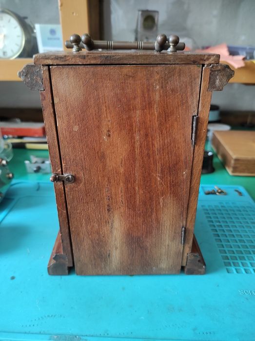 Стар Немски Механичен Часовник с Ключ-Обслужен