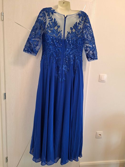 Нова официална рокля