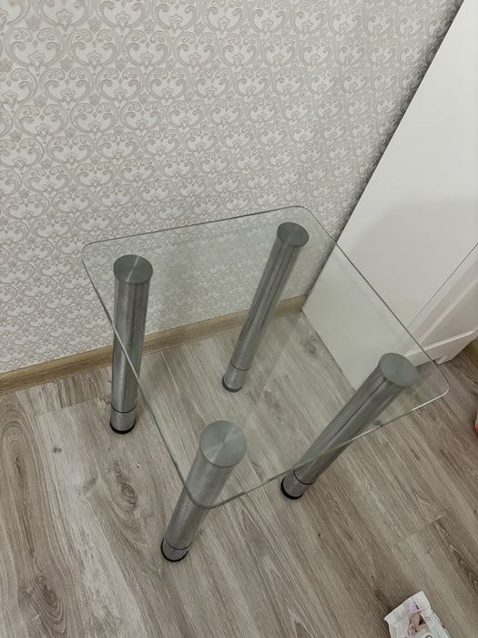 Продам столик стеклянный