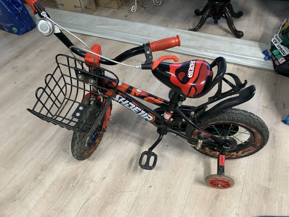 Bicicleta cu cos si roti ajutatoare