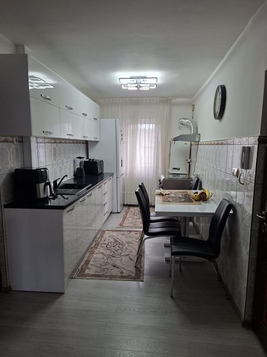 Vând apartament cu 3 camere