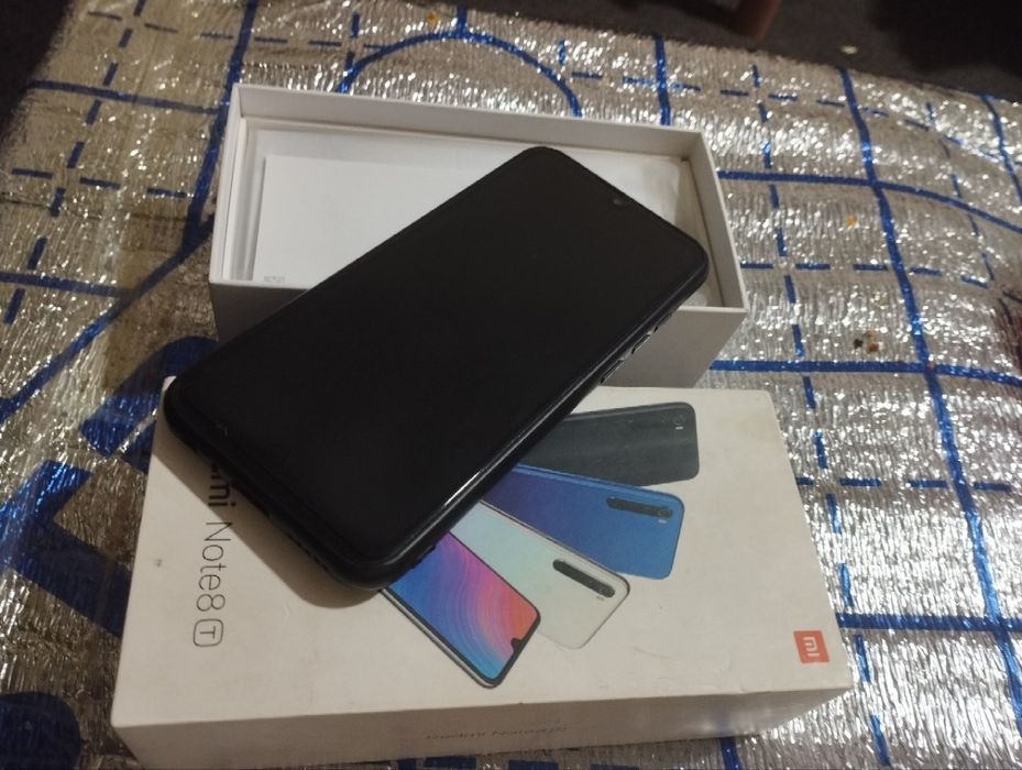 Redmi note 8 T sotiladi xotirasi 128 GB operativ xotirasi 6 kamera48mp