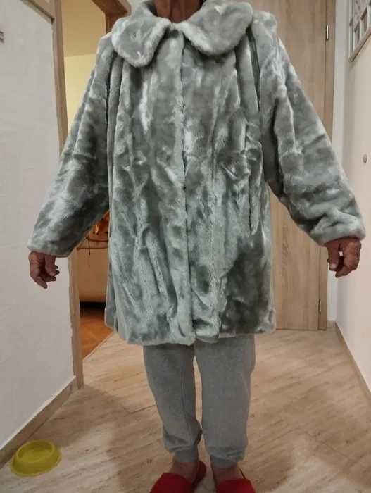 Палто от еко плат, запазано