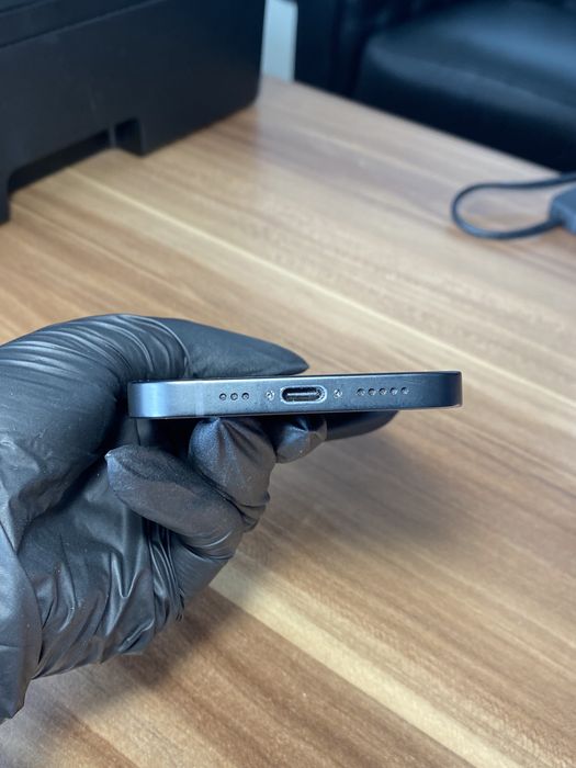 iPhone 16e• 128 GB • Black