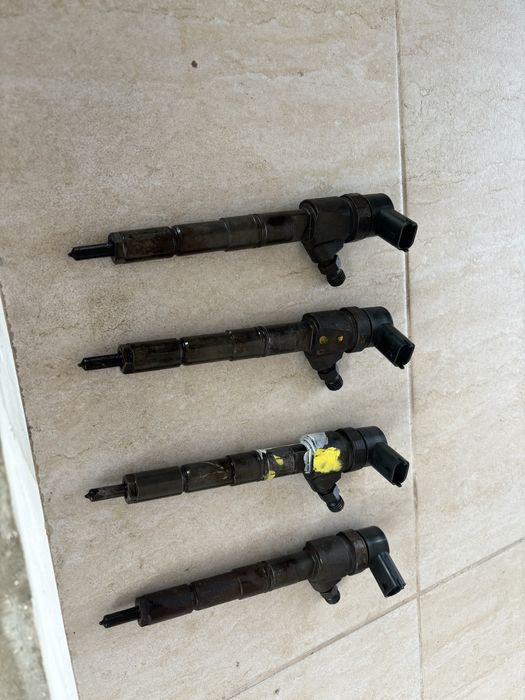 Injectoare opel zafira  b 1.9 cdti  astra h  0445110  243