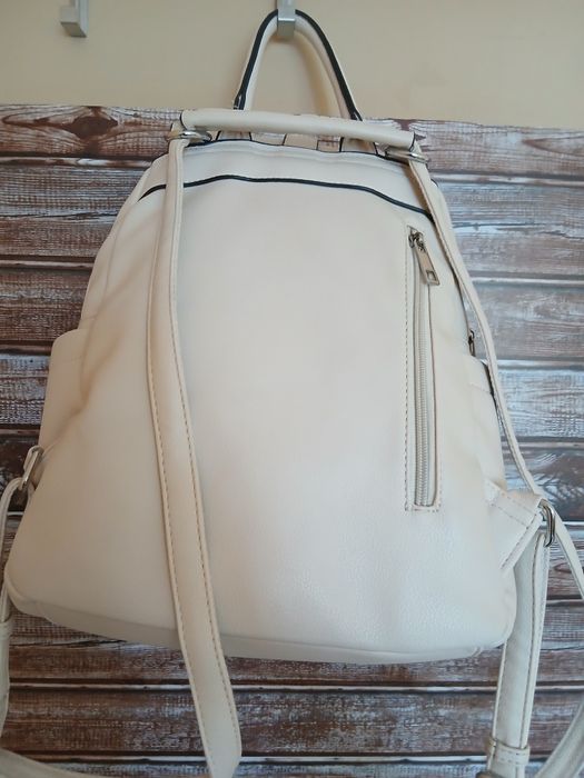 Дамска раница и чанти