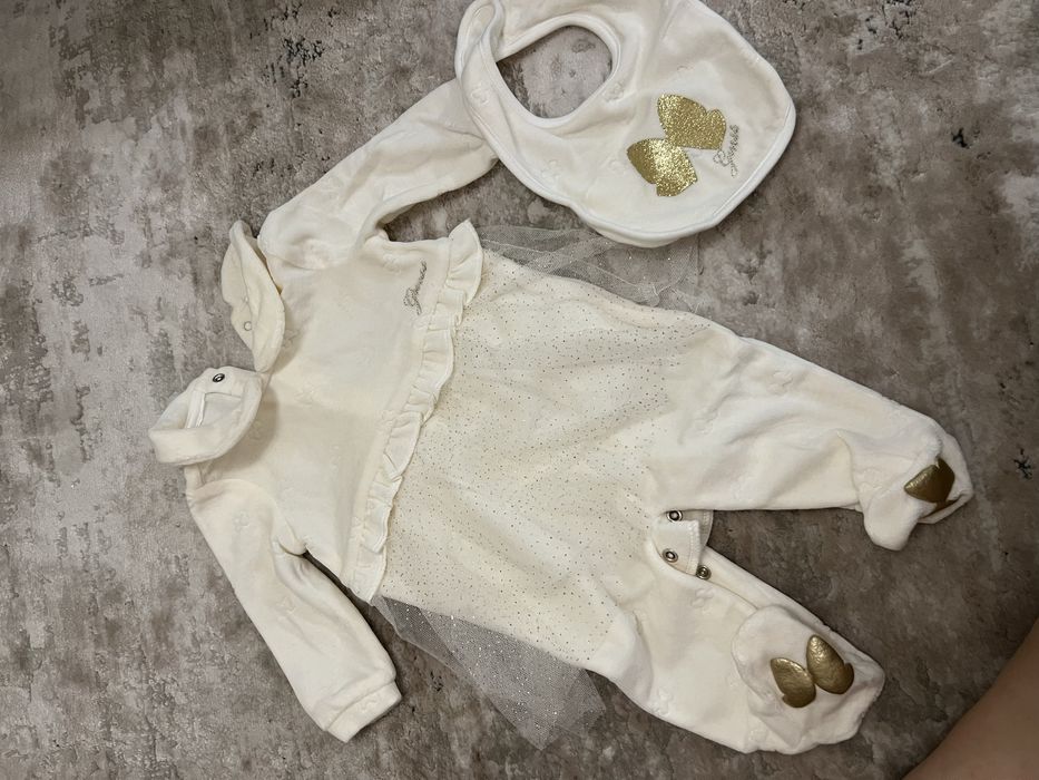 Дрехи на Гуес Найк