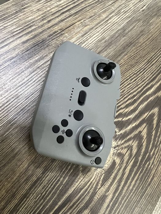 Дрон с джойстиком