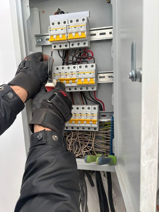 Электромонтажник любой сложности под ключ также мелко срочно работы