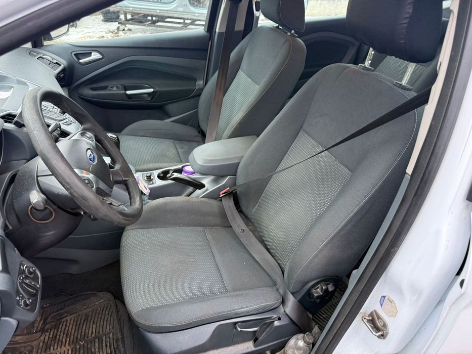 Dezmembrez / Dezmembrari / Piese / Accesorii Ford grand c-max 2 2012 alb 2.0 tdci stanga